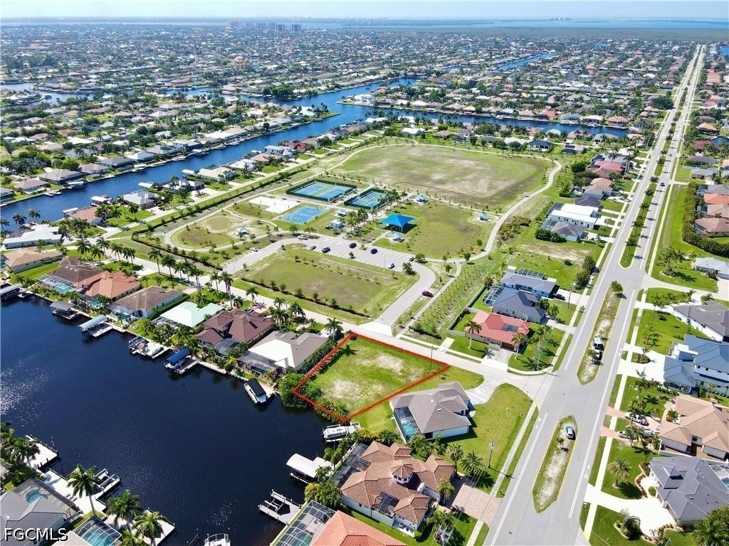 2719 Sw 43rd Ter, Cape Coral