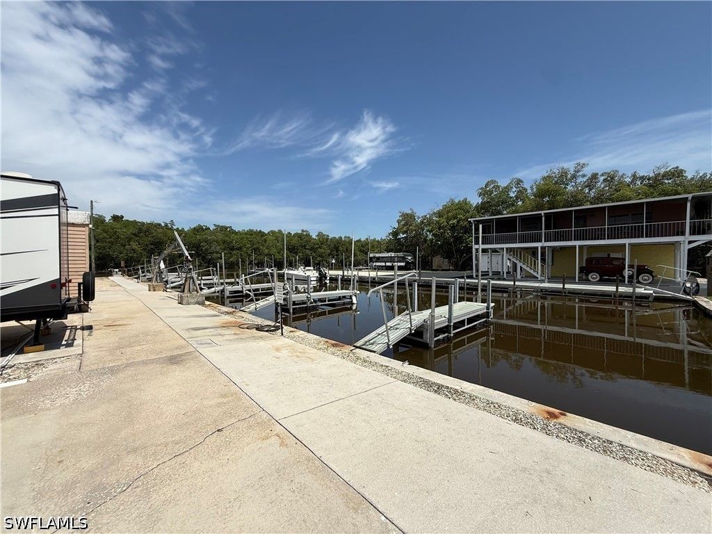 675 Copeland Ave S, Everglades City