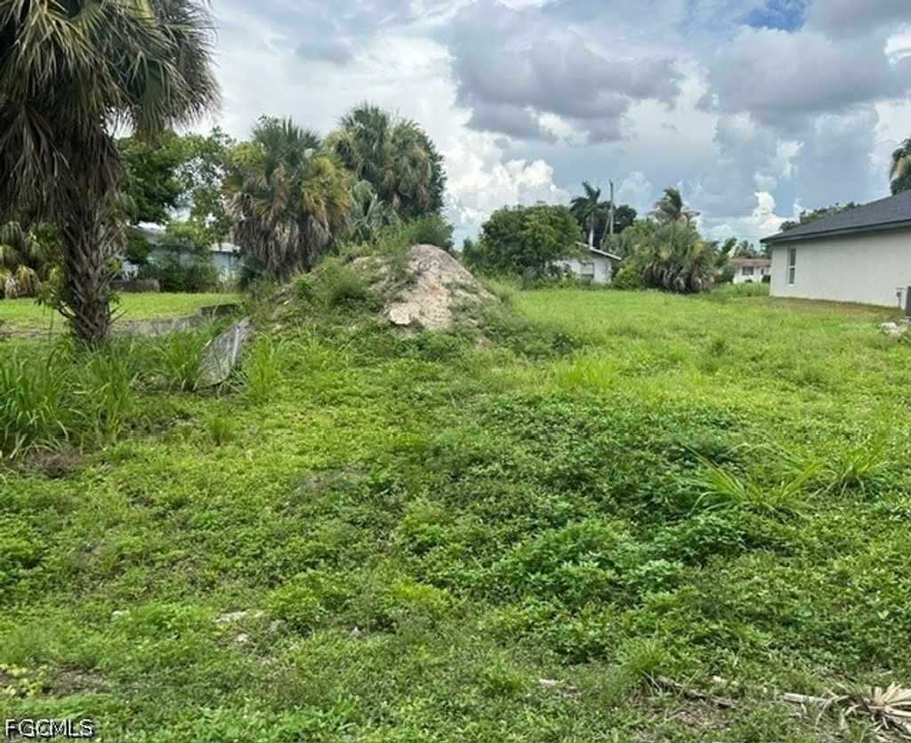 2143 Davis St, Fort Myers