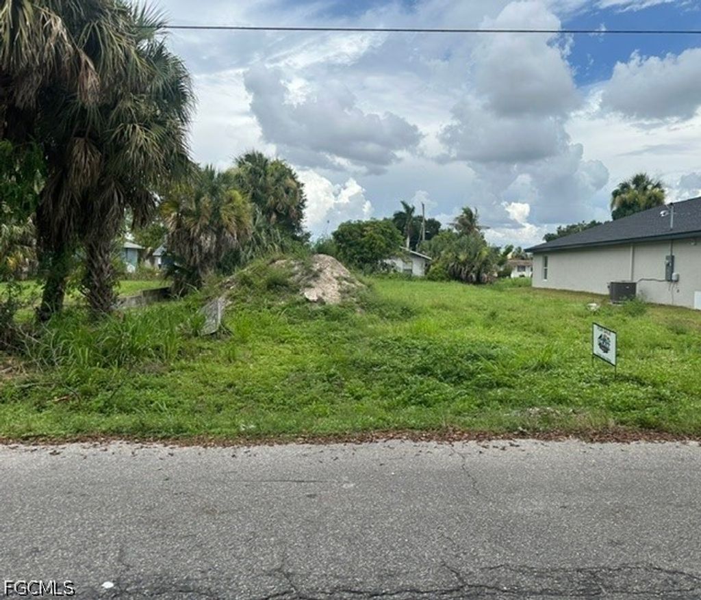 2143 Davis St, FORT MYERS