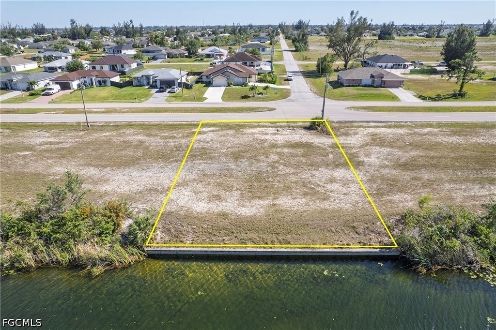 2825 Diplomat Pkwy W, CAPE CORAL