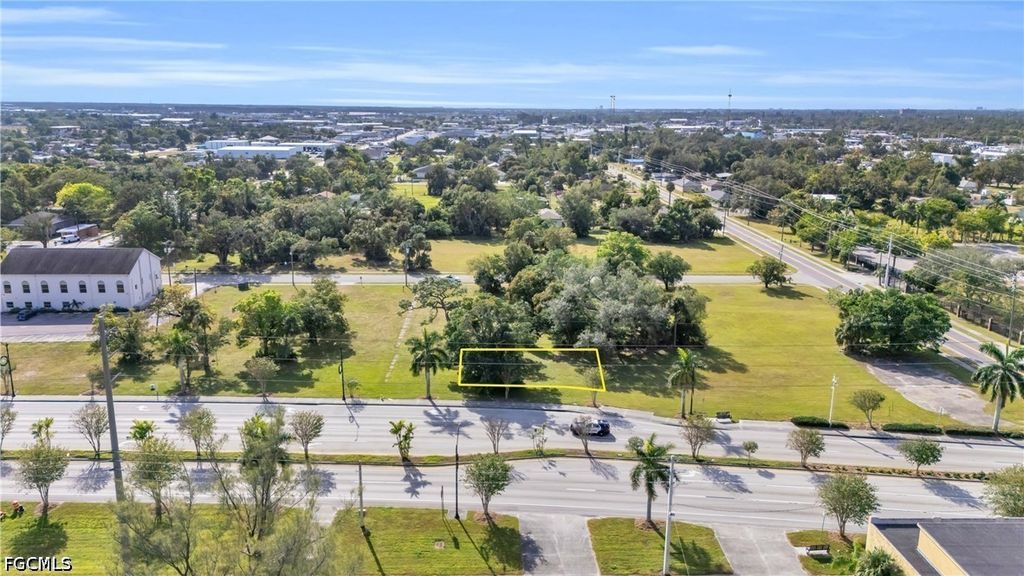2726 Dr Martin Luther King Jr Blvd, FORT MYERS