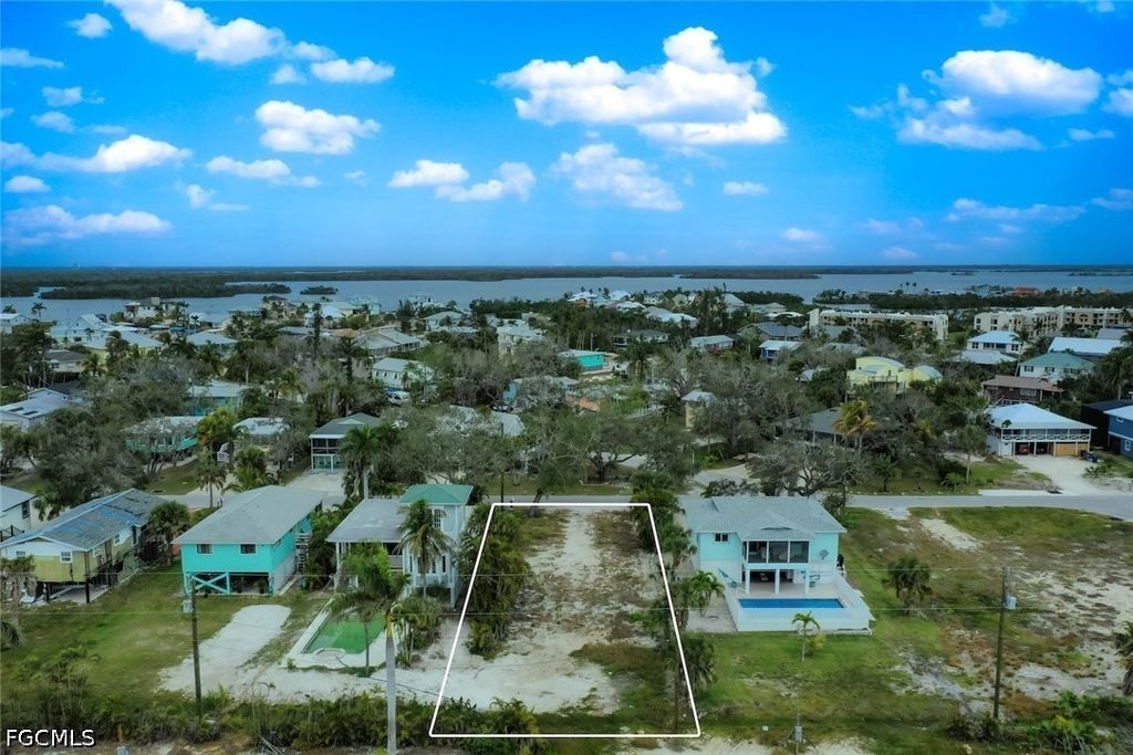 5780 Lauder St, Fort Myers Beach