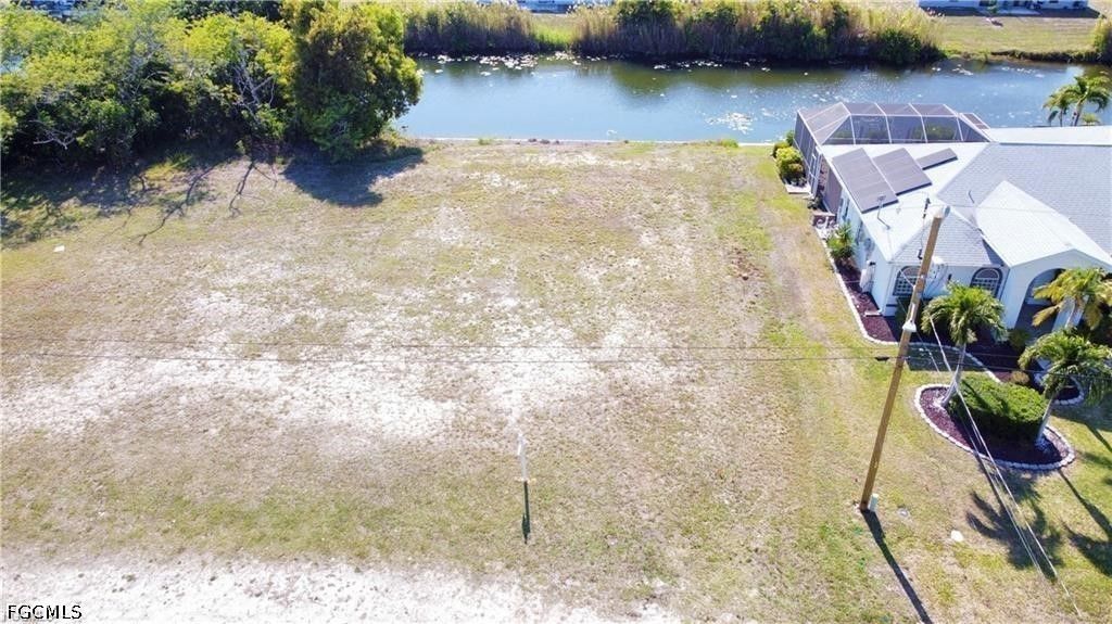 16 Se 8th Pl, Cape Coral