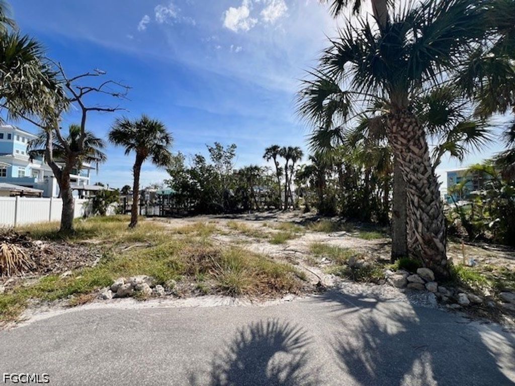126 Palermo Cir, FORT MYERS BEACH