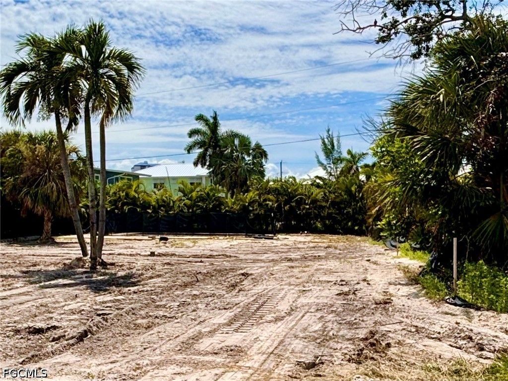 126 Mandalay Rd, Fort Myers Beach