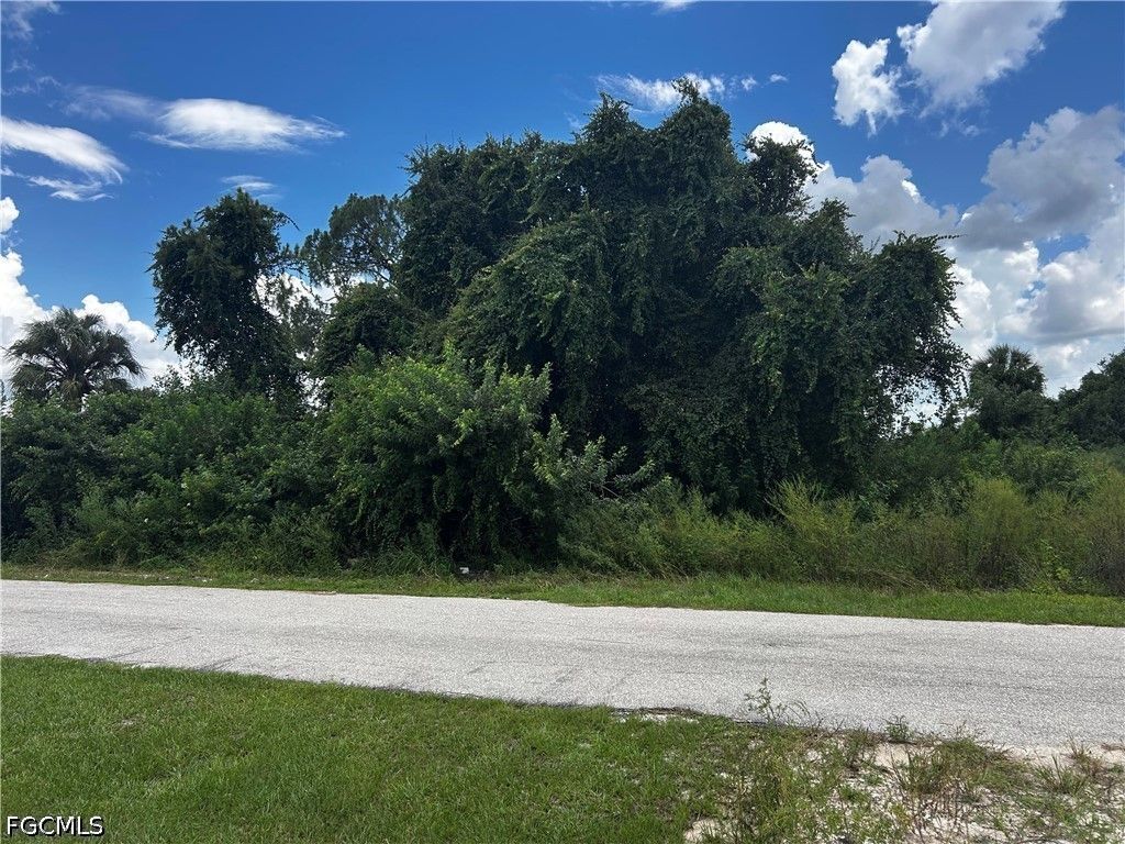 3111 7th St W, LEHIGH ACRES