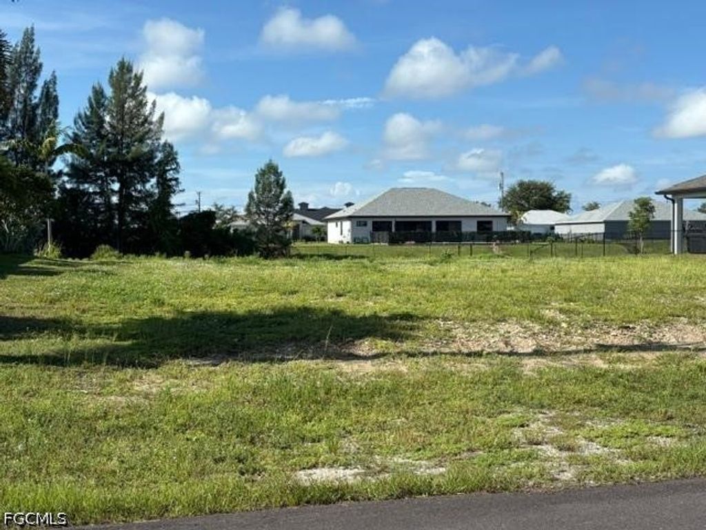 212 Ne 9th St, CAPE CORAL