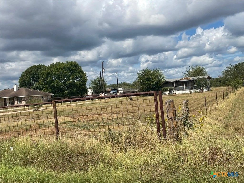 755 Saengerhalle Road, New Braunfels