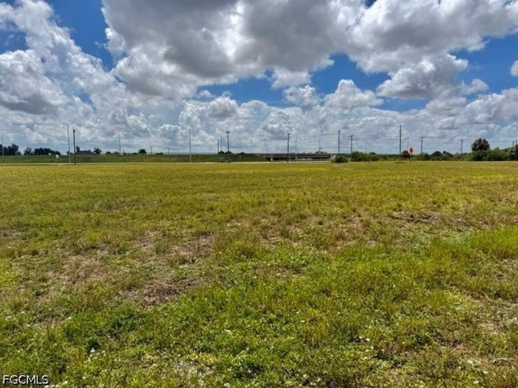 923 Nw 32th Pl, CAPE CORAL