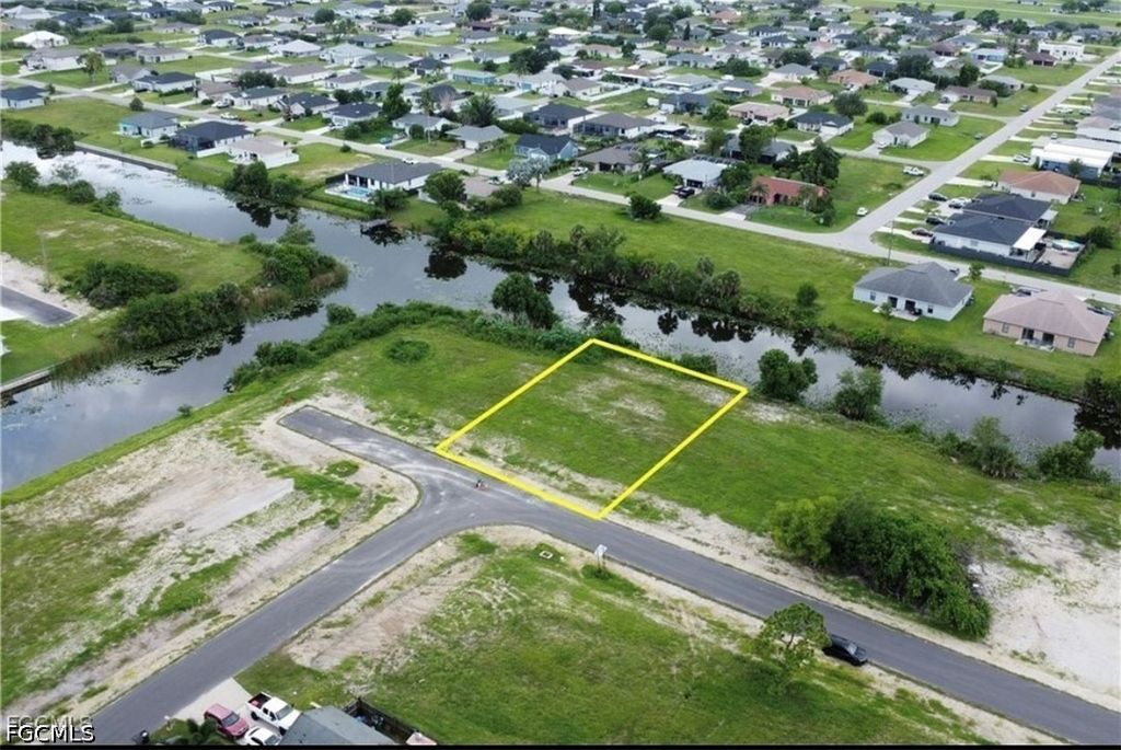 816 Ne 12th St, CAPE CORAL