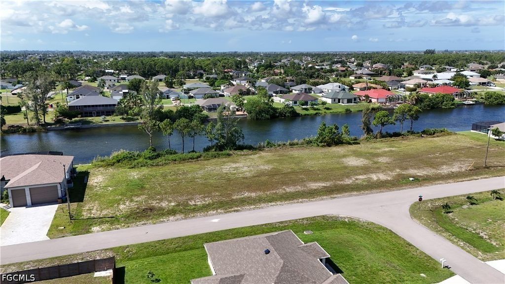 2412 Nw 25th Ter, Cape Coral