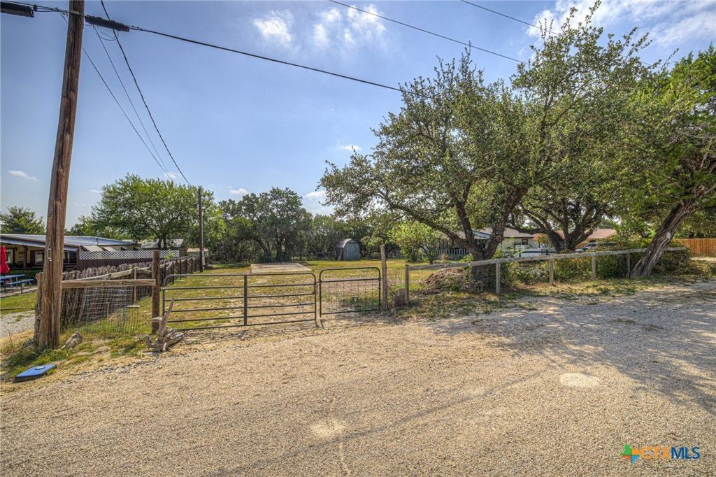 2189 Potters Creek Road, Canyon Lake