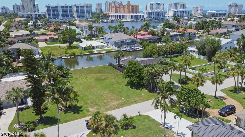 476 Pine Ave, Naples