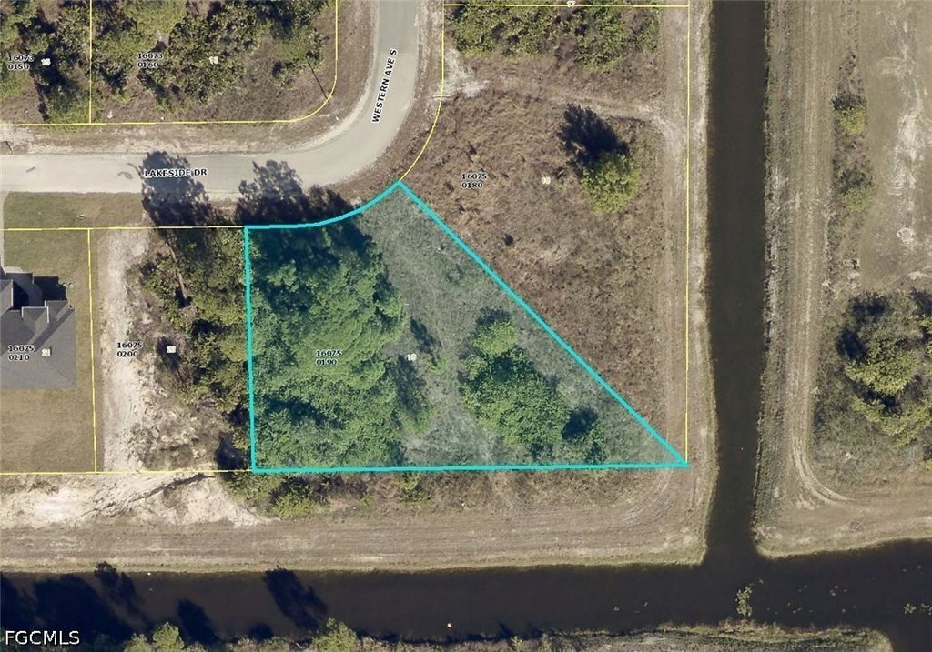 1032 Lakeside Dr, Lehigh Acres