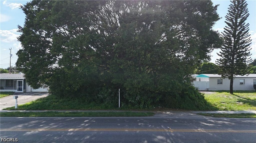 203 Alabama Rd S, Lehigh Acres