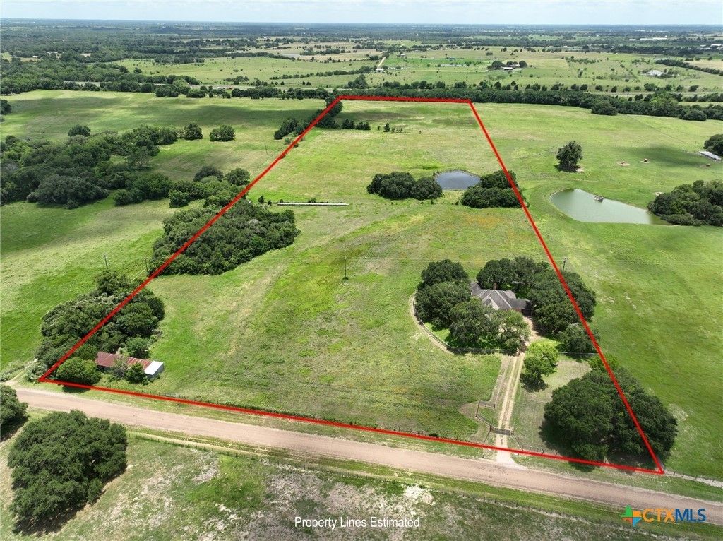 1552 Holub Road, Schulenburg