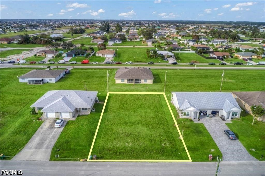 833 Ne 15th Ln, CAPE CORAL