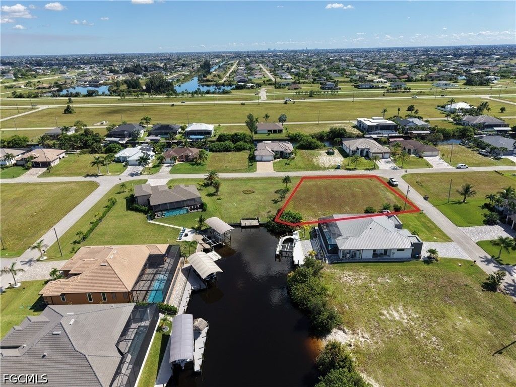516 Nw 33rd Ave, CAPE CORAL