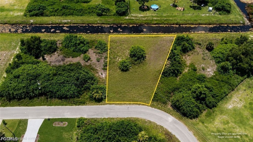 610 Chemstrand St E, Lehigh Acres