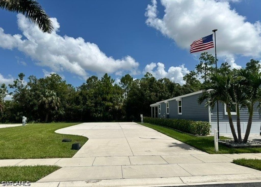 1204 Diamond Lake Cir, NAPLES