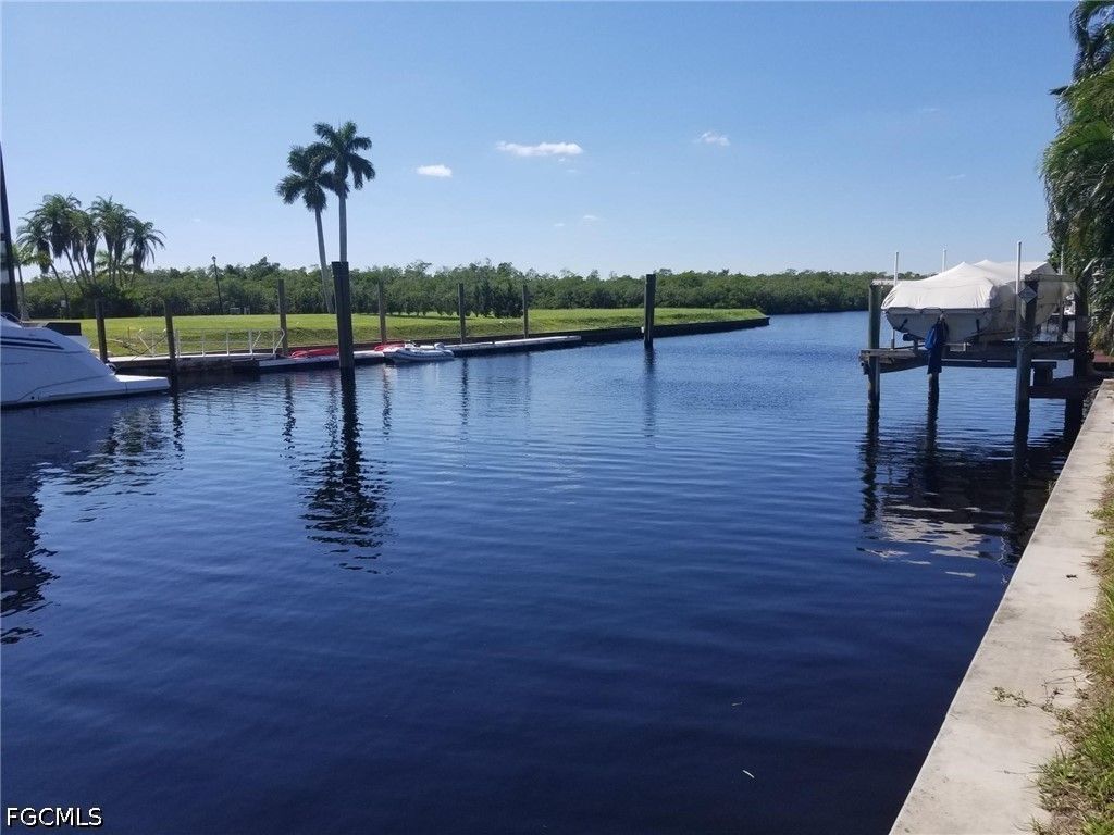 126 Montrose Dr, Fort Myers