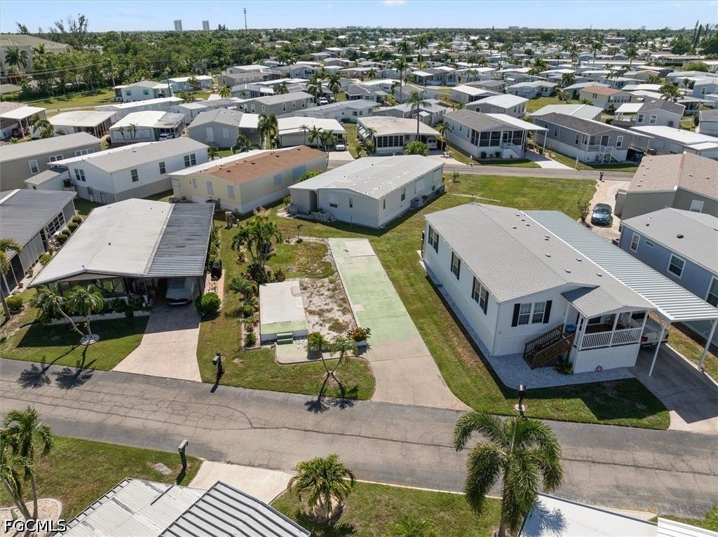280 Yorkshire Ave, Fort Myers