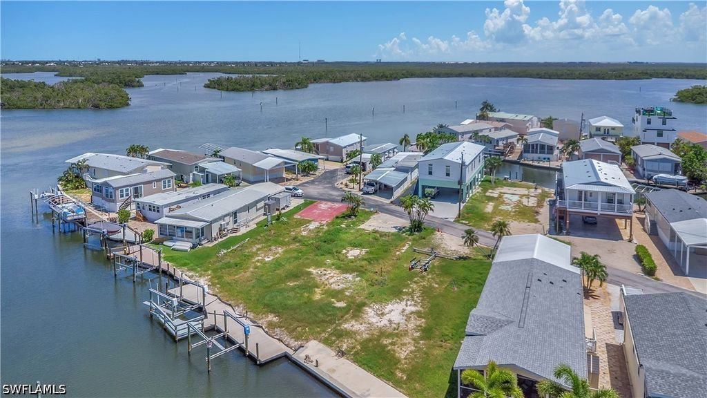 65 Nancy Ln, Fort Myers Beach
