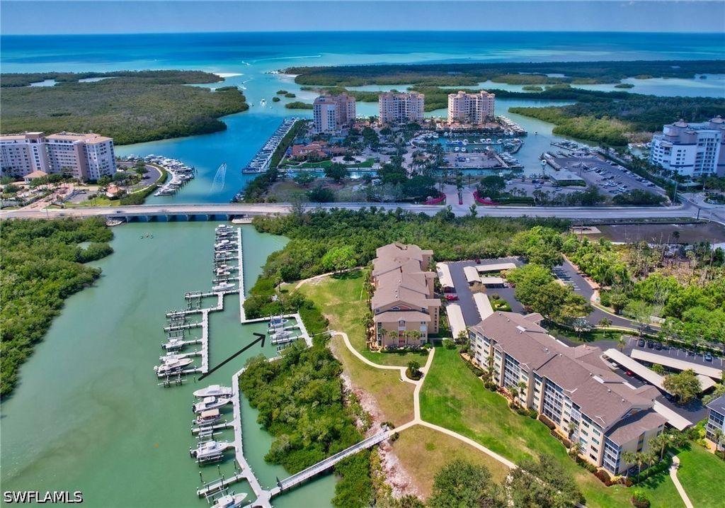 261b Wiggins Bay Dr, Naples