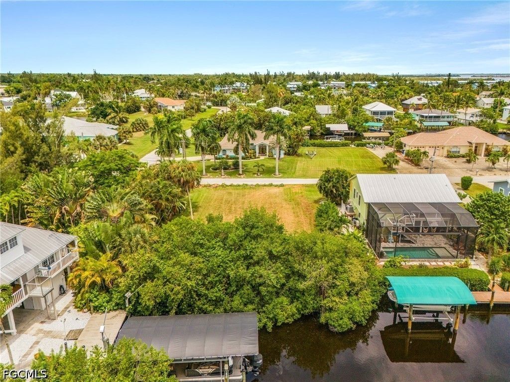 5417 Martin Cv, Bokeelia