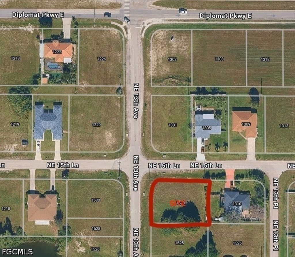 1529 Ne 13th Ave, CAPE CORAL