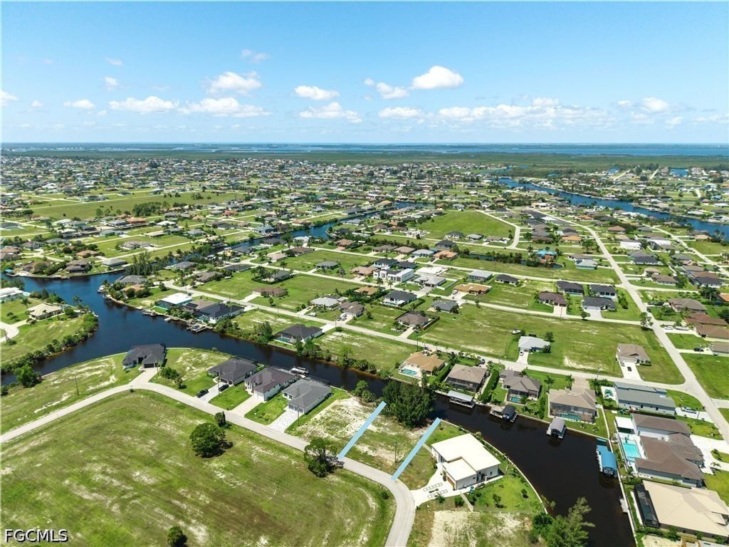 2022 Nw 32nd Pl, Cape Coral