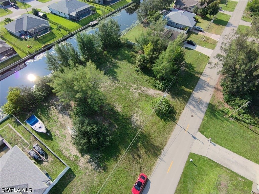 951 Sw 15th Pl, Cape Coral