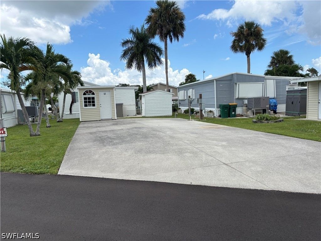 12 Pearl Dr, Naples