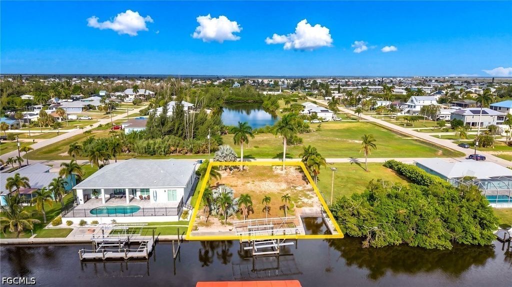 2744 Mangrove St, St James City