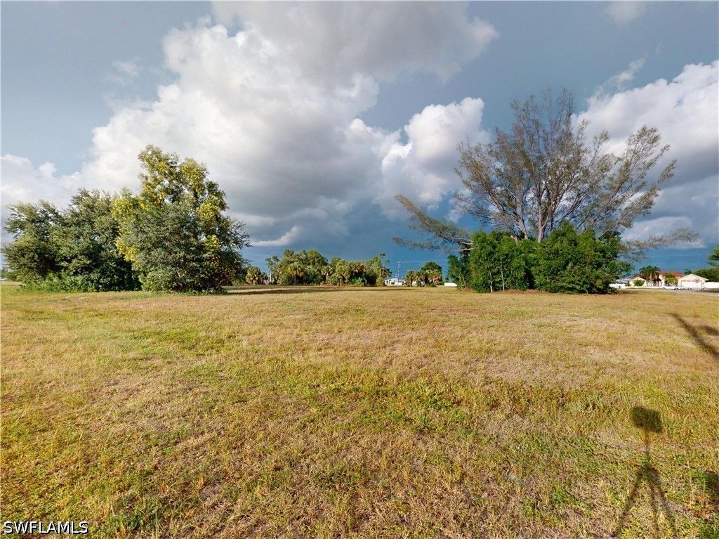 1615 Sw 17th Ter, Cape Coral