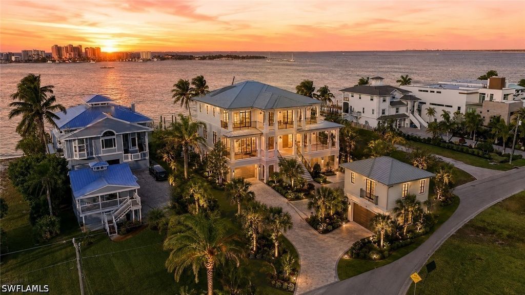 948 San Carlos Dr, Fort Myers Beach