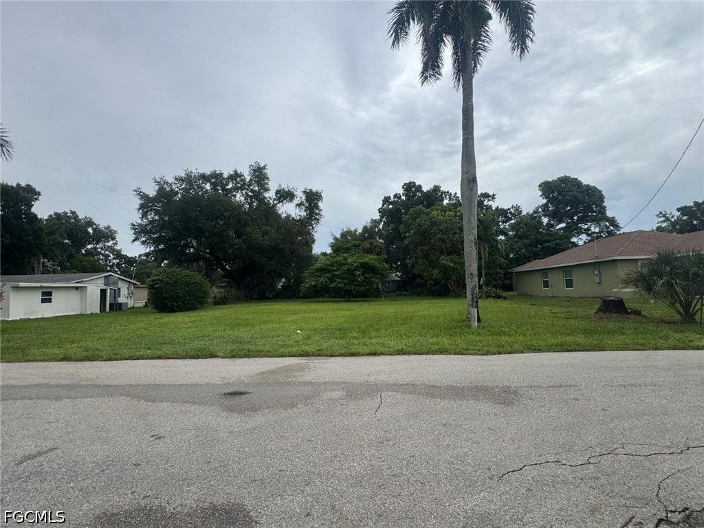 653 Oleander Ave, FORT MYERS