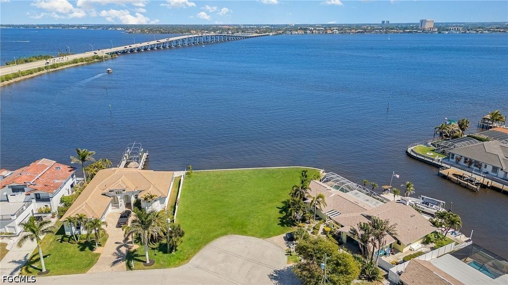 1750 Sandy Cir, CAPE CORAL
