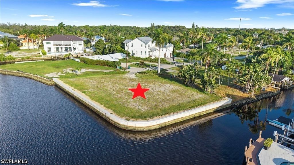 1100 Christopher Ct, Naples