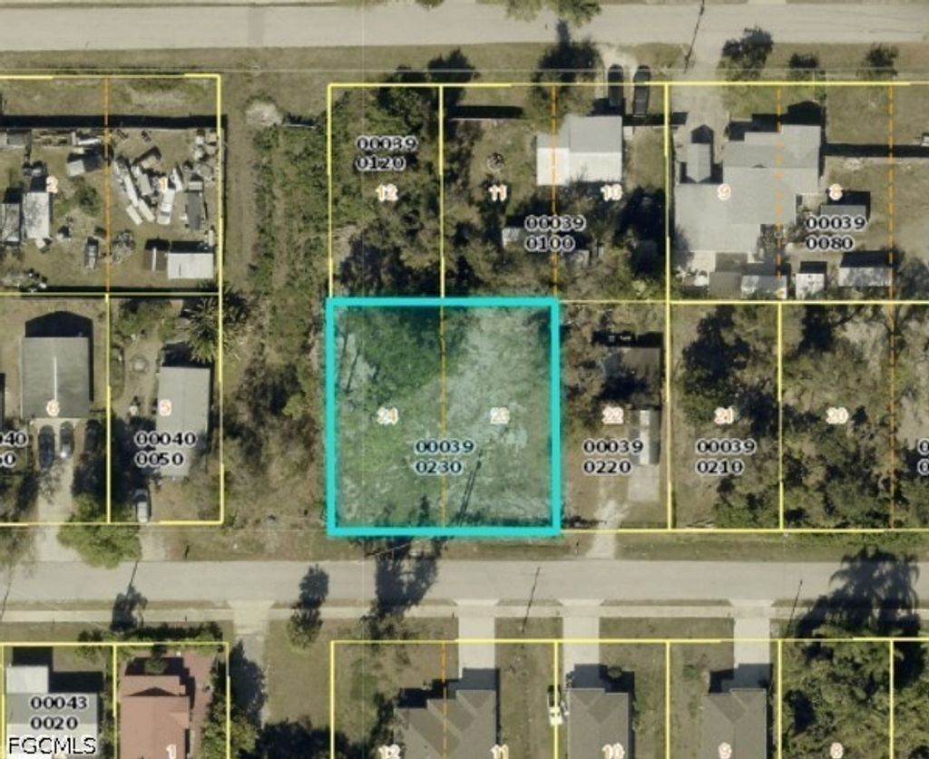 556 Clark St, North Fort Myers