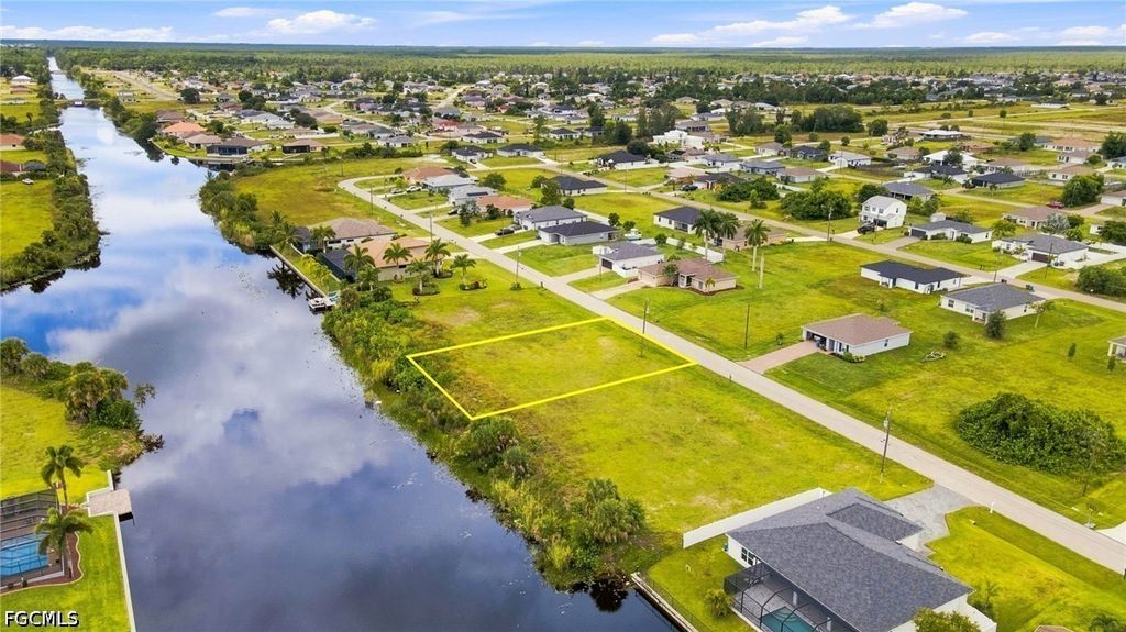 1246 Ne 40th St, CAPE CORAL