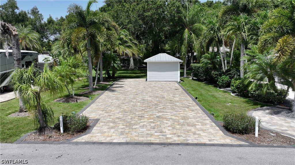 10067 Parkwood Dr, Fort Myers