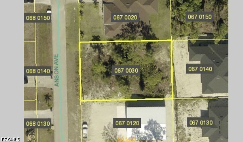 900 Anson Ave, Lehigh Acres