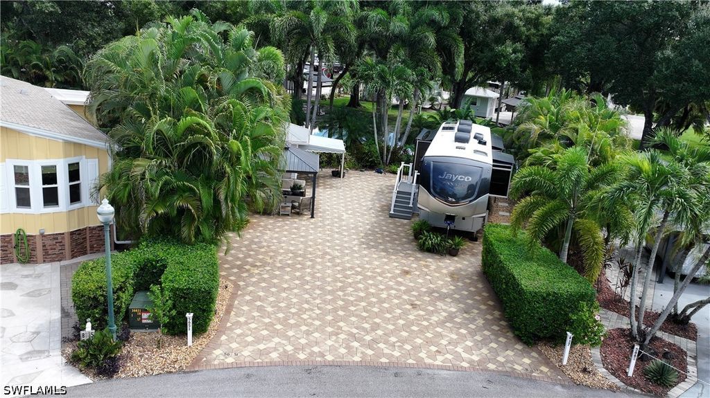 5651 Maplewood Ct, Fort Myers