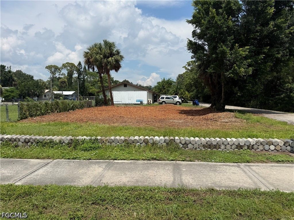 1209 Laurel Dr, North Fort Myers