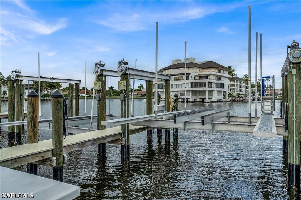 4450 Gulf Shore Blvd N, Naples