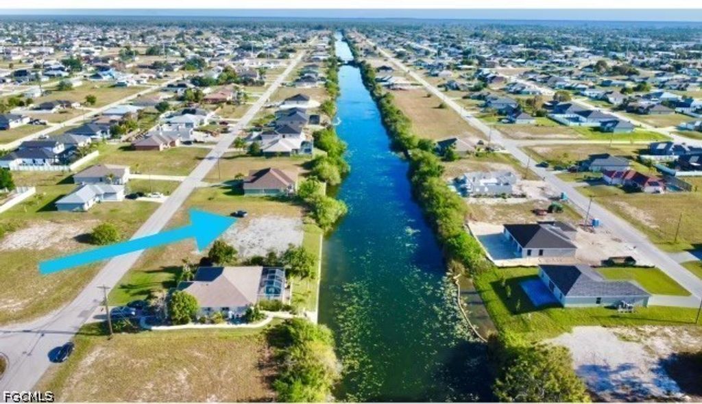 2025 Ne 5th Pl, Cape Coral