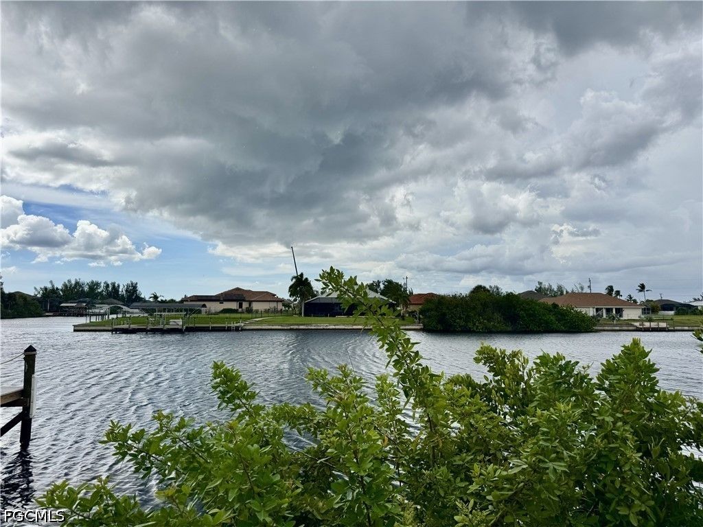 2108 Nw 41st Pl, Cape Coral