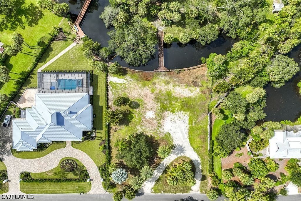 182 Cocohatchee Blvd, Naples